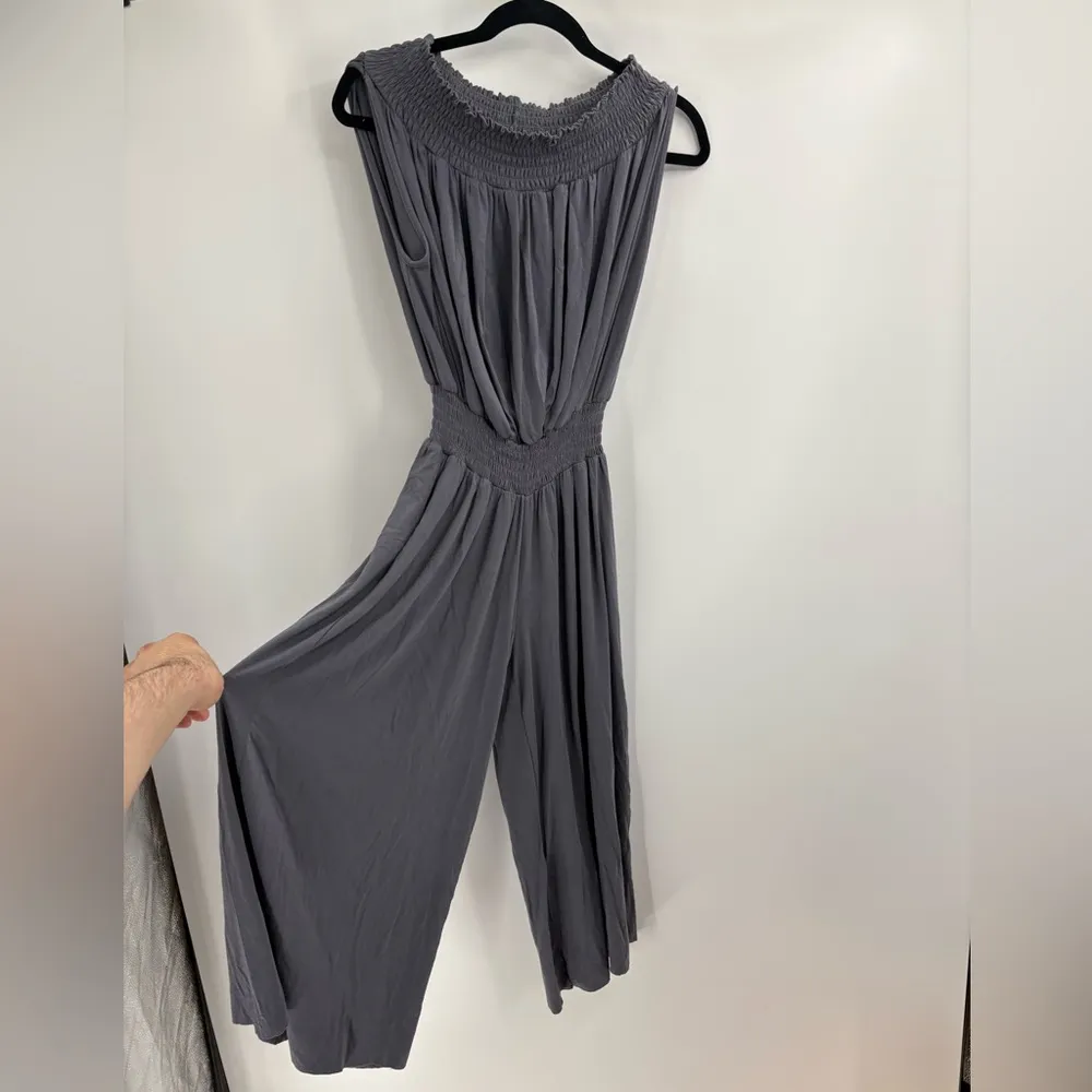 Elan  off the shoulder grey cropped wide leg boho jumpsuit romper size medium - Image 6