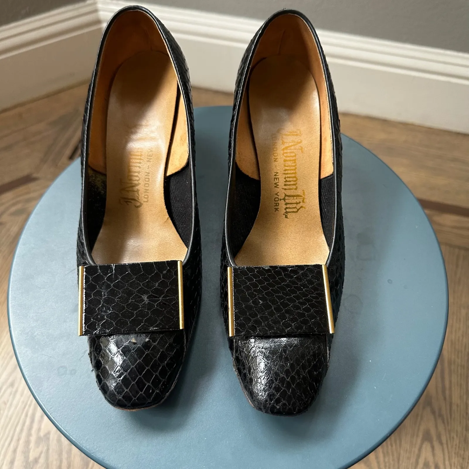 J. Norman LTD Snakeskin Pumps Block Heel Classic Party Career Shoes 6.5M‎ Black Size 8.5 - Image 4