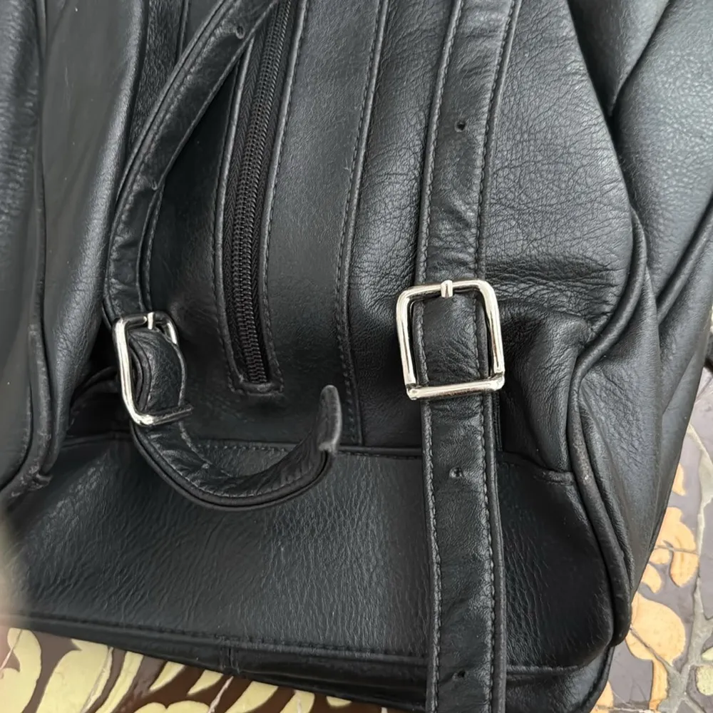 AURIELLE BLACK LEATHER BACKPACK - Image 9