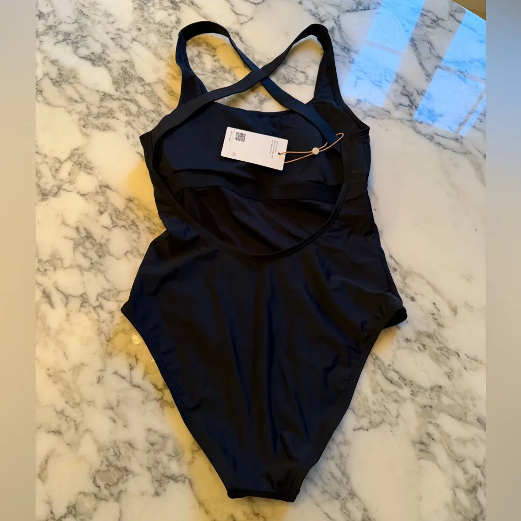 NWT Quince Italian Cross-Back One-Piece Swimsuit – Black, Size M - Image 6