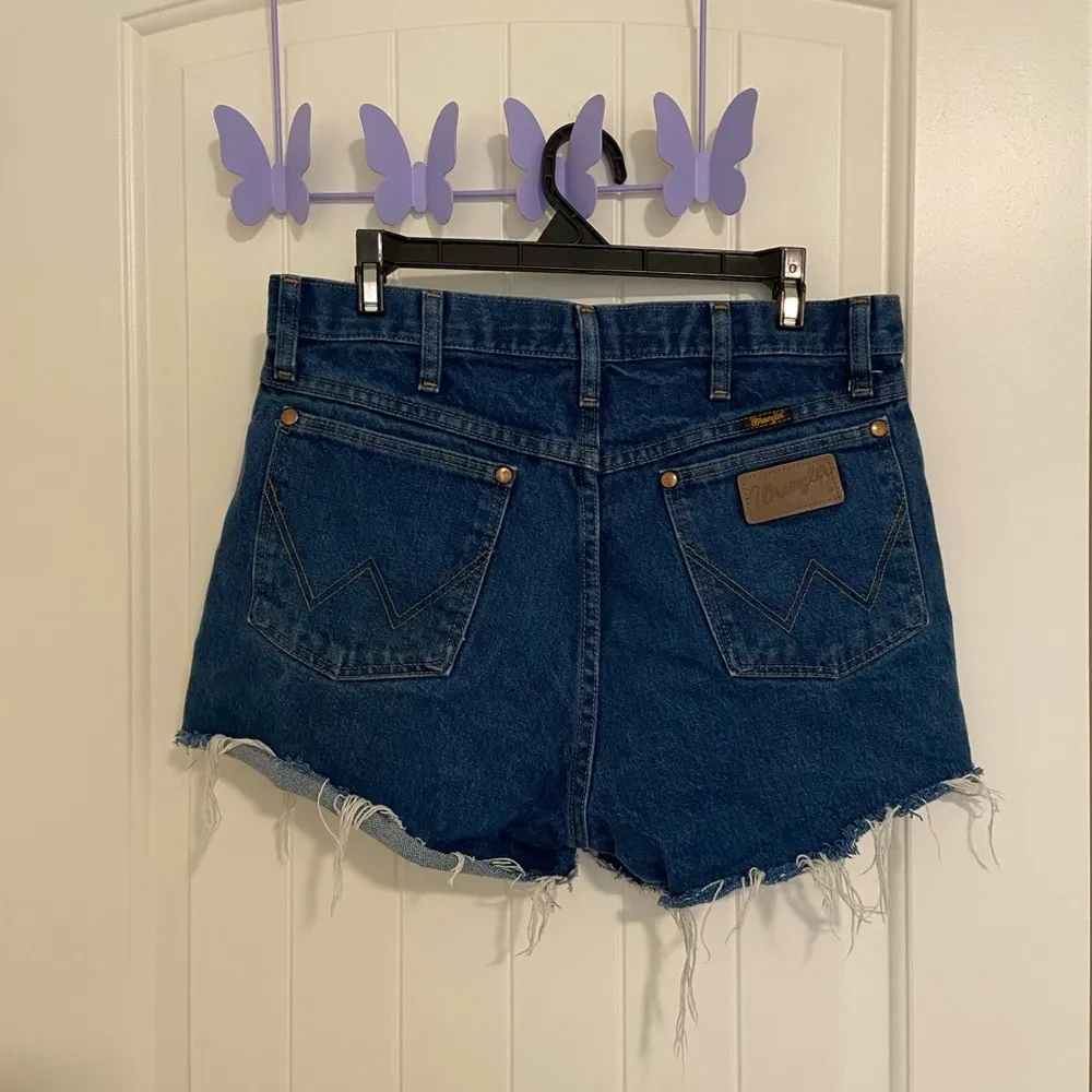 EUC | Vintage‎ Wrangler women’s denim shorts — 31” waist - Image 3