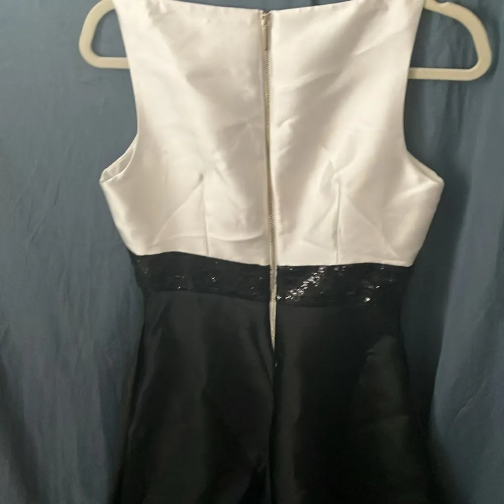 Kate Spade: Black/Cream Square Sequin Bow fit & flare dress~ v-neck- zip back- 6 - Image 10