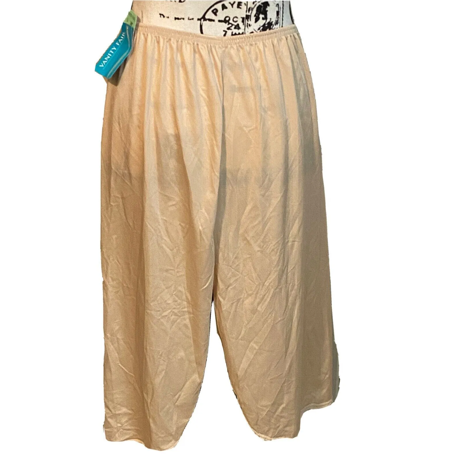 Vanity Fair Women’s NWTS Tan￼ Nylon &Lace Half Slip W/Slit Sz Large 26” - Image 2