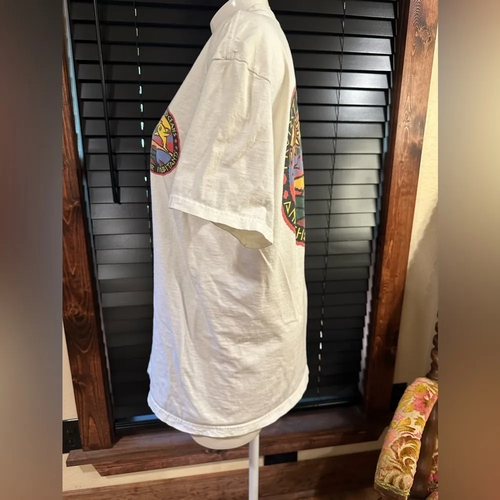 EUC “ FRUIT OF THE LOOM “  graphic T-shirt  with sharks short sleeve Sz L - Image 4