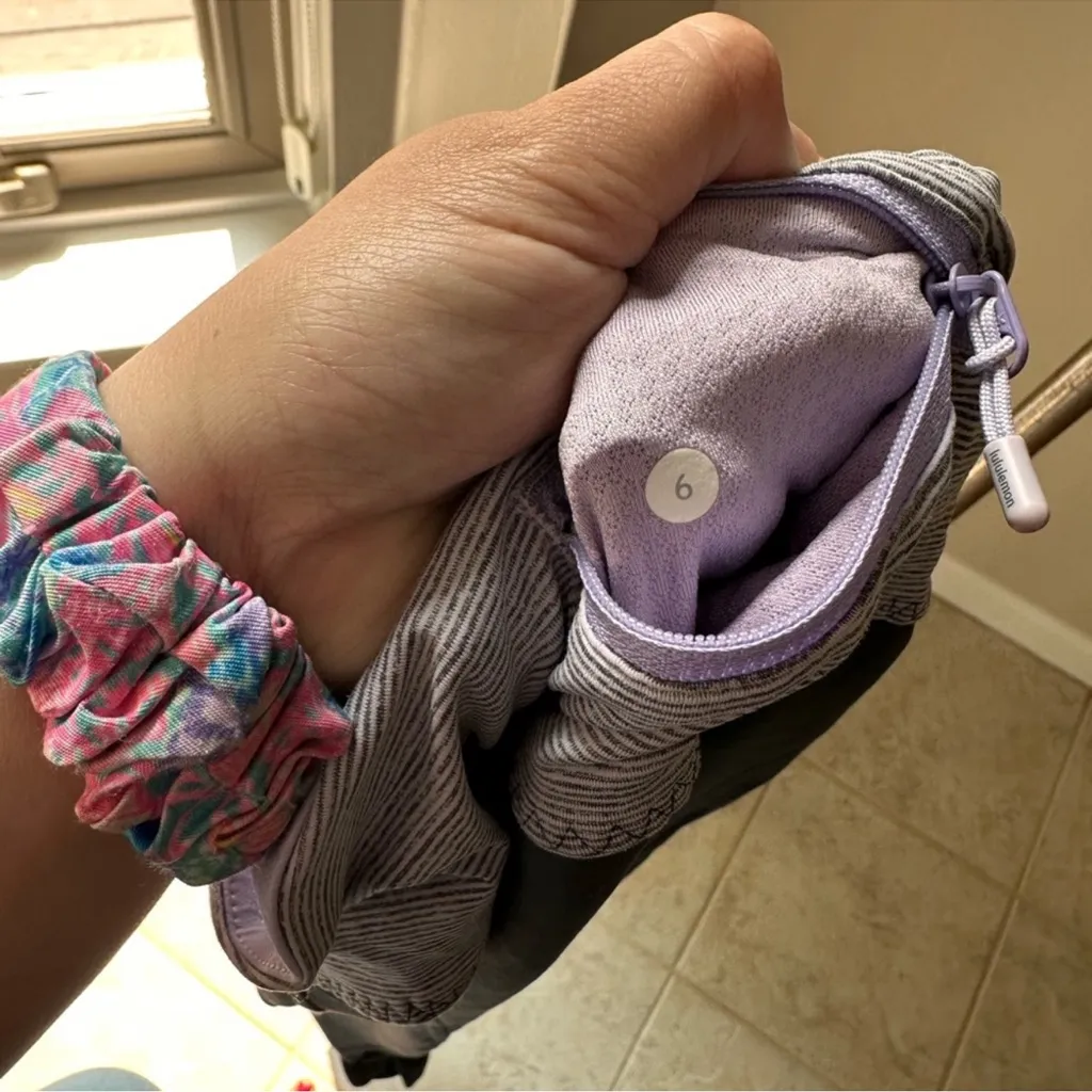 Lululemon Matching Set size 6 leggings and size 4 pull‎ over gray and purple - Image 3