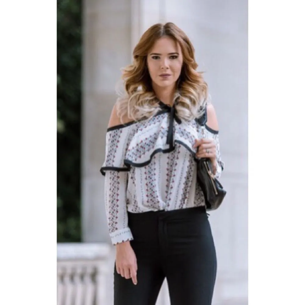 ✨HP ✨Multicolor Cold Shoulder Long Sleeve Blouse✨ White - Image 3