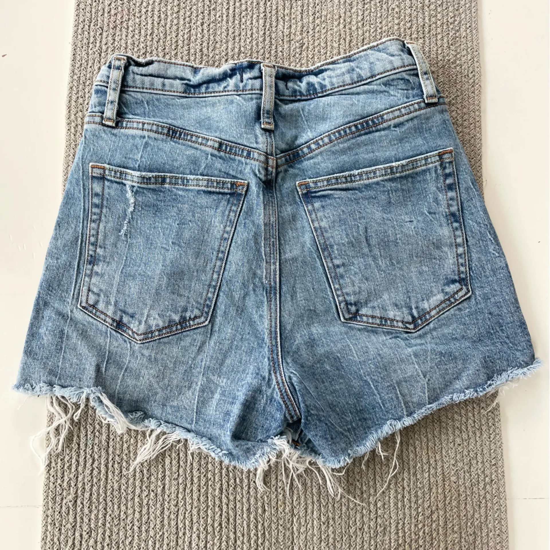 Silver Jeans Acid Wash Highly Desirable Short Distressed High Rise Denim Shorts - Image 2