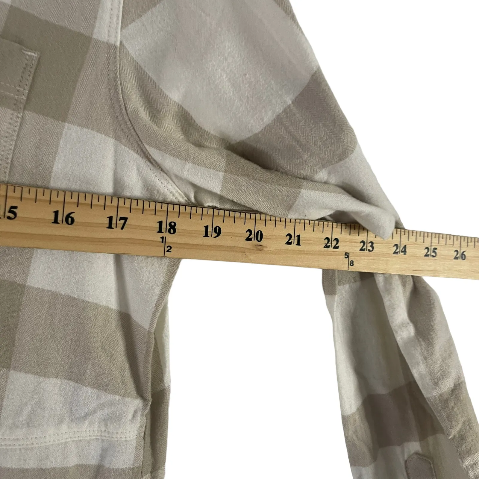 Mountain Hardwear‎ Women's Size Medium Cream Plaid Soft Button Up - Image 7