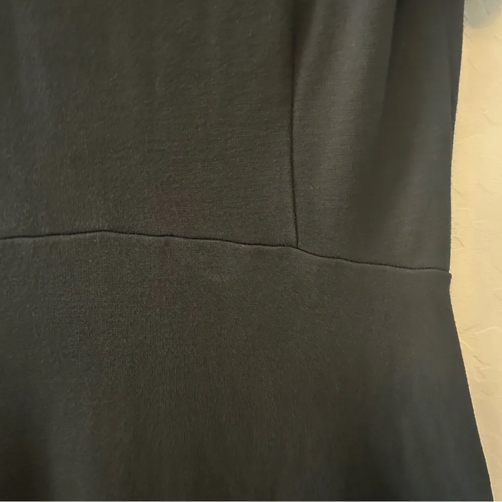 LOFT black short sleeve basic dress with ruched sleeves and circle skirt small - Image 8