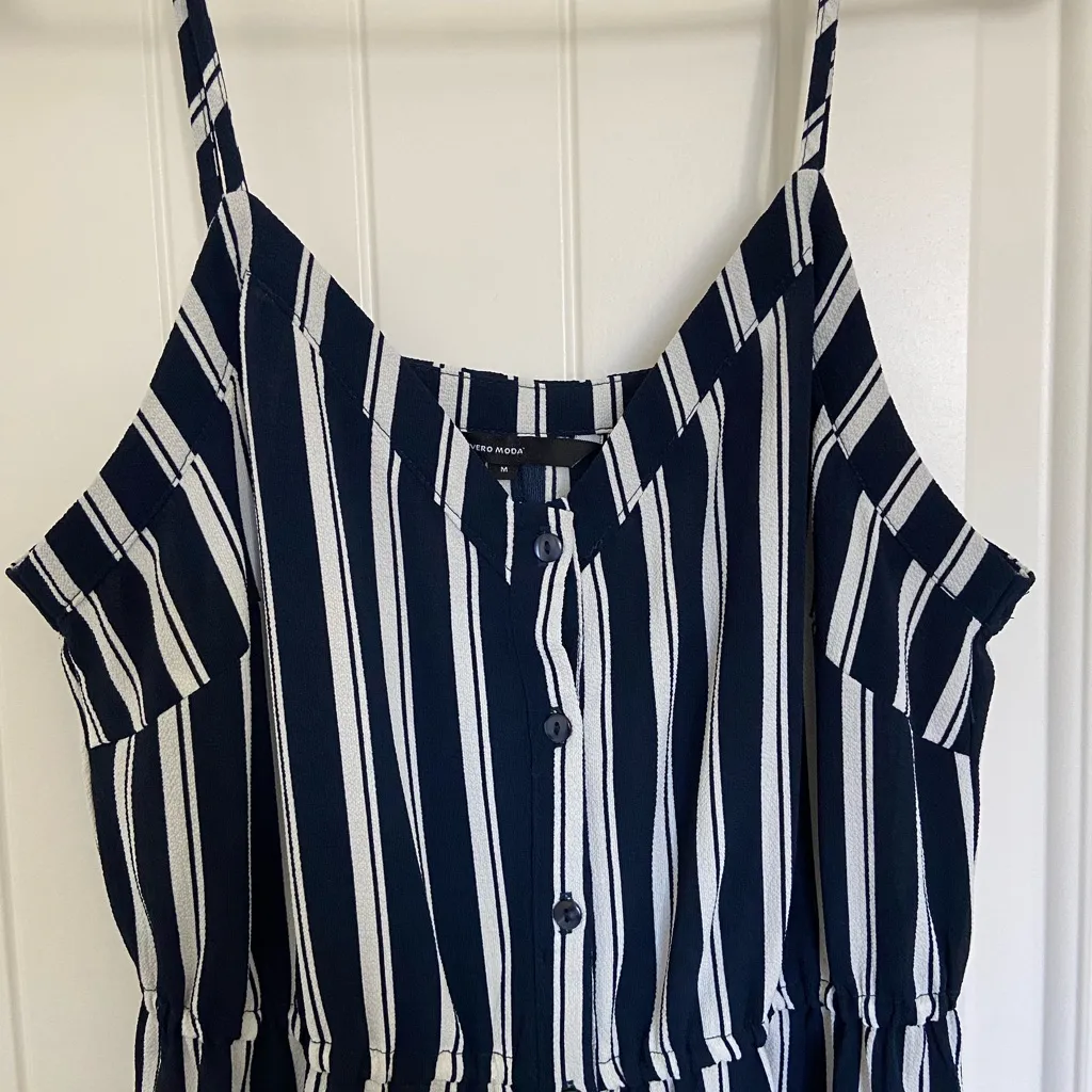 EUC Vero Moda women’s navy blue white striped button front midi dress medium - Image 2