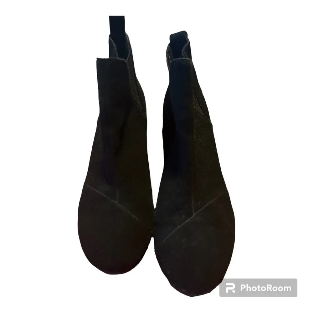 Toms Women’s Kelsey Black Suede Ankle Wedge Booties - Image 8