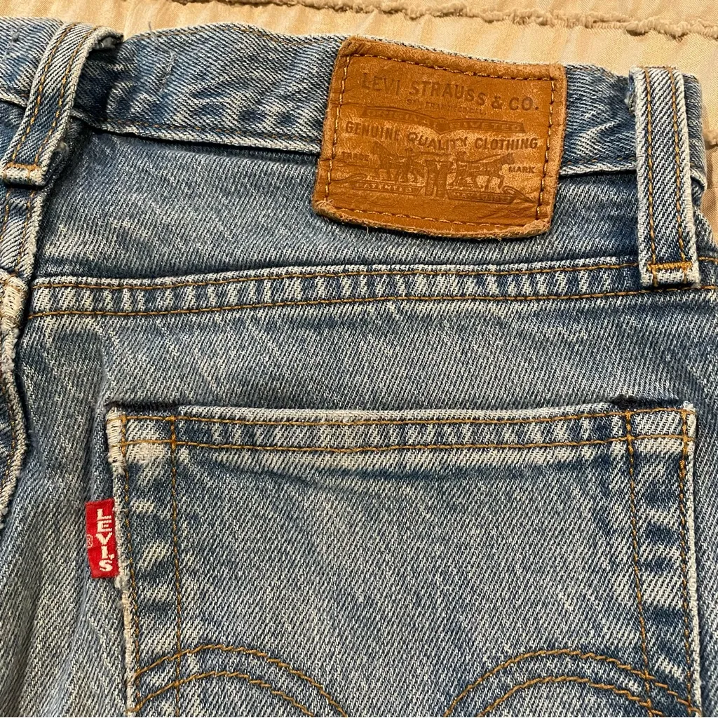 Levi’s Wedgie Icon Fit Denim Ankle Jeans These Dreams Medium Wash 25 Button Fly - Image 4