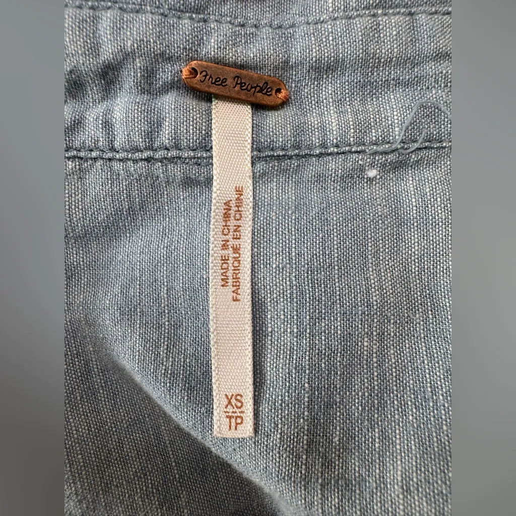 Free People Chambray & Lace Slubby Road Trip Button Down Shirt size XS - Image 12