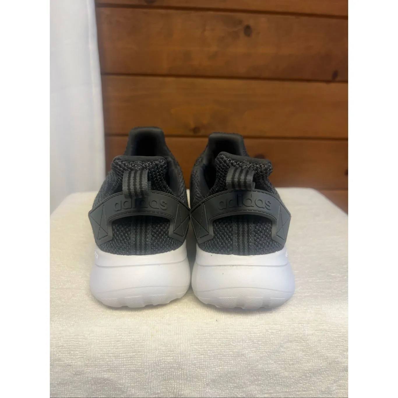 Adidas  Womans  slip on Gray  Sneaker  Sz 8 - Image 3