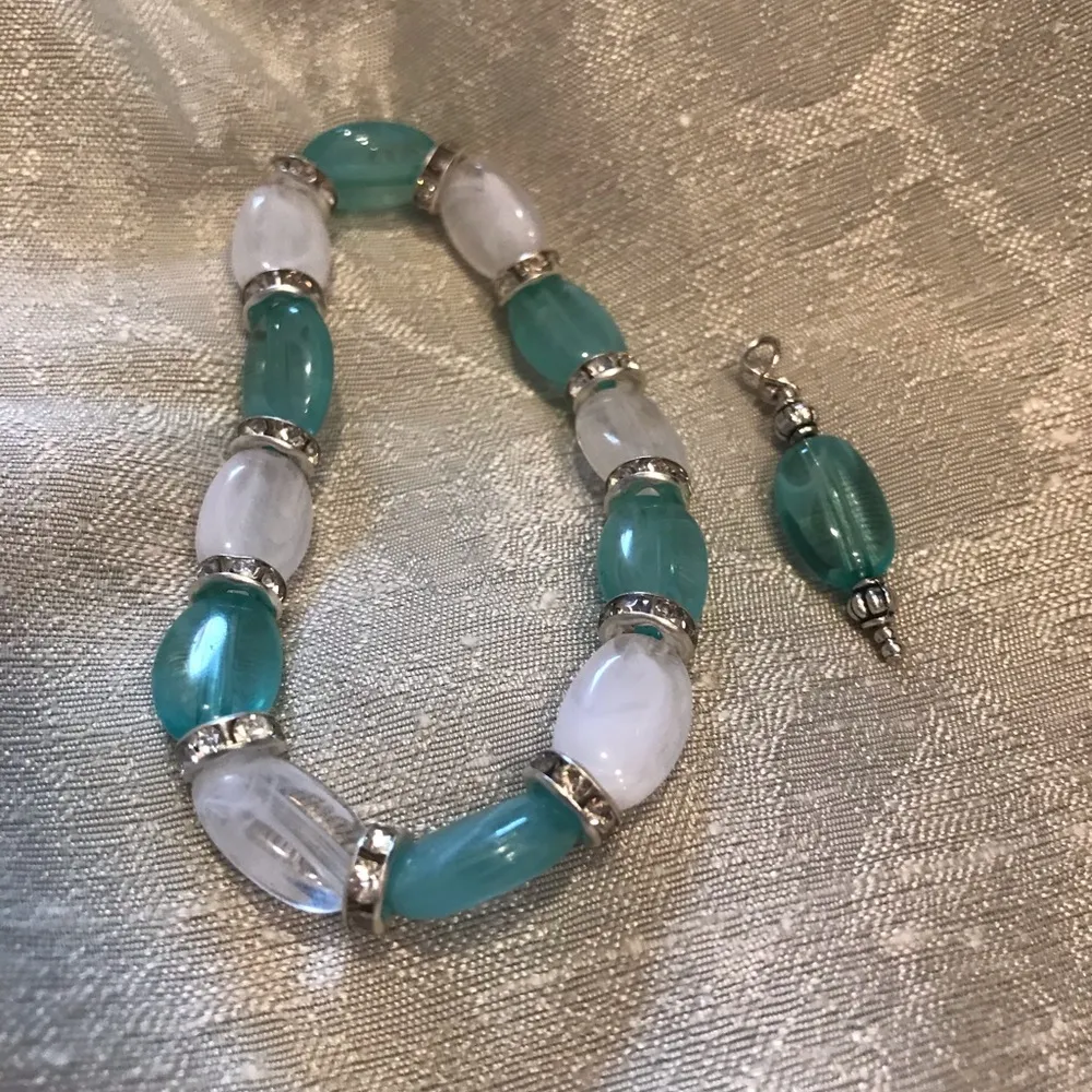 Handcrafted bracelet, earring and pendent set - Image 2