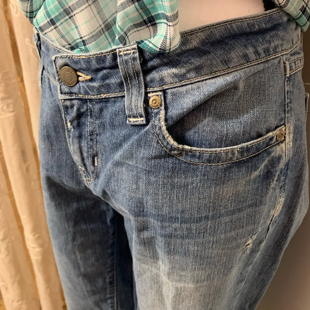 Aeropostale Distressed Crop Denim Capri Jeans - Image 3