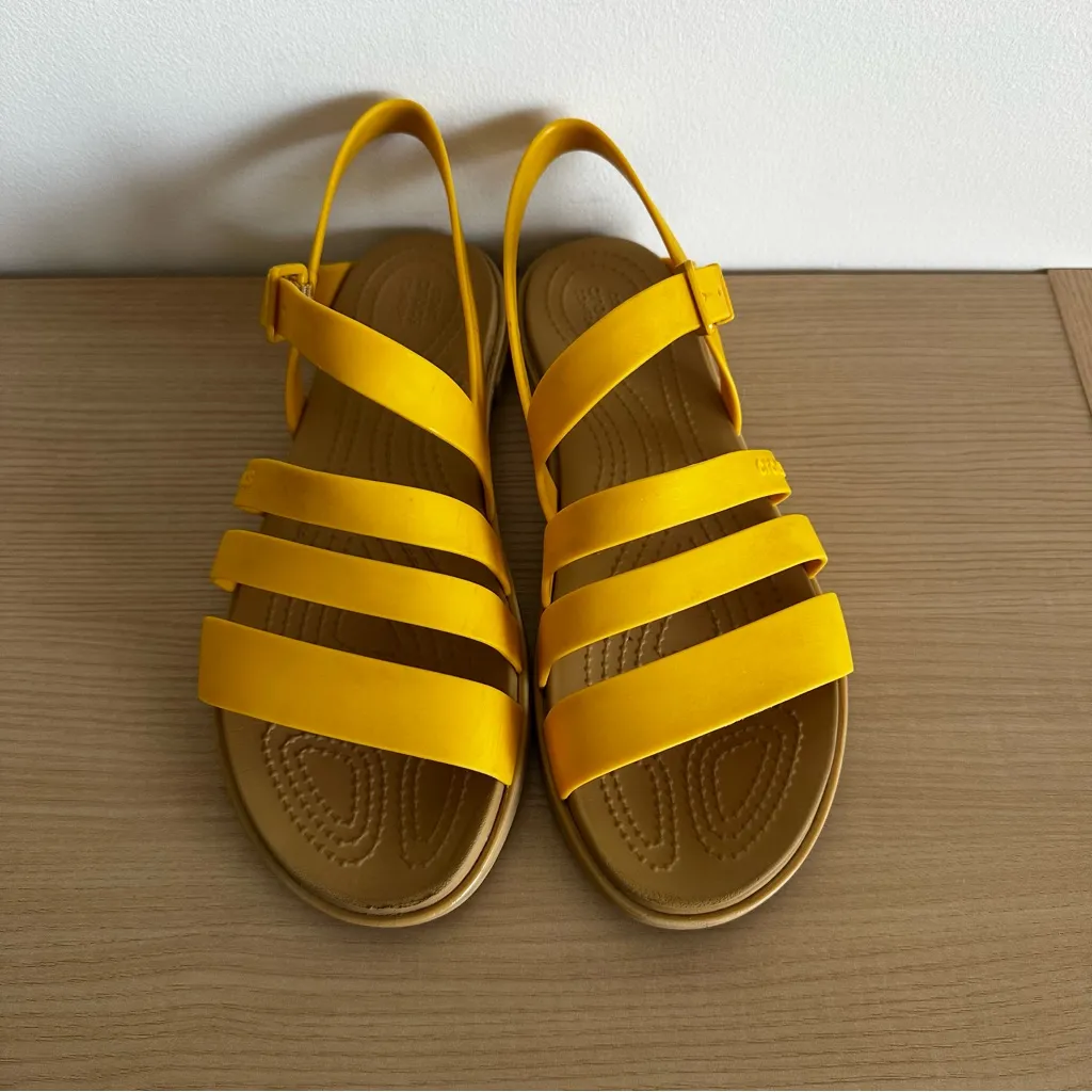 CROCS Tulum Sandal Canary/Tan Womens 8 strappy buckle summer shoes yellow flat - Image 2