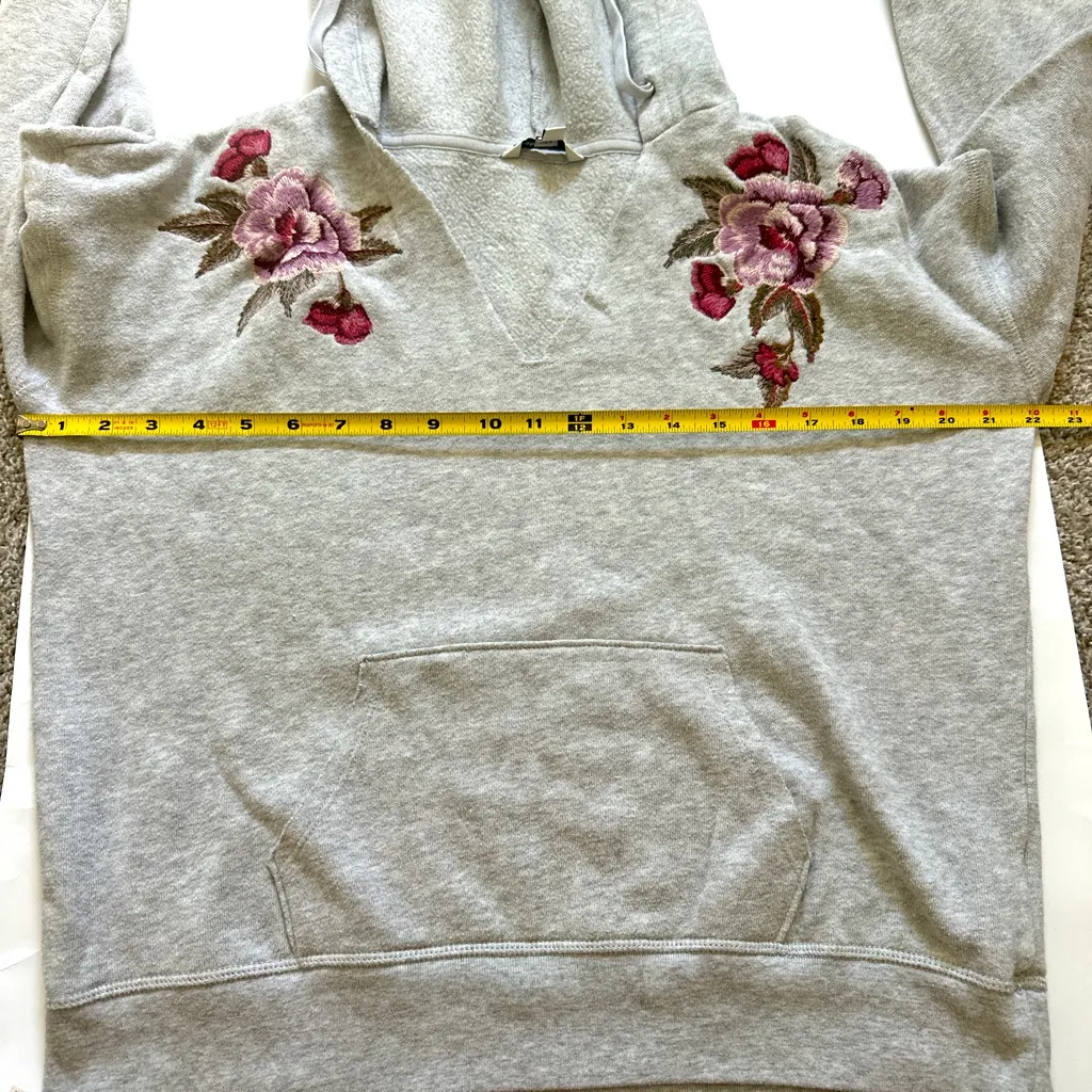 American Eagle Outfitters Gray V-Neck hoodie with Floral Embroidery - Image 6