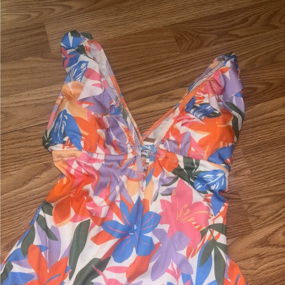 Cupshe Scarlet Garden Tropical Plunging Flutter One Piece Swimsuit Size XL - Image 5