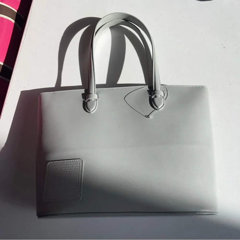 Opus Mind tote. Medium. New. Zip closure. Grey. Eco friendly. Gray - Image 3