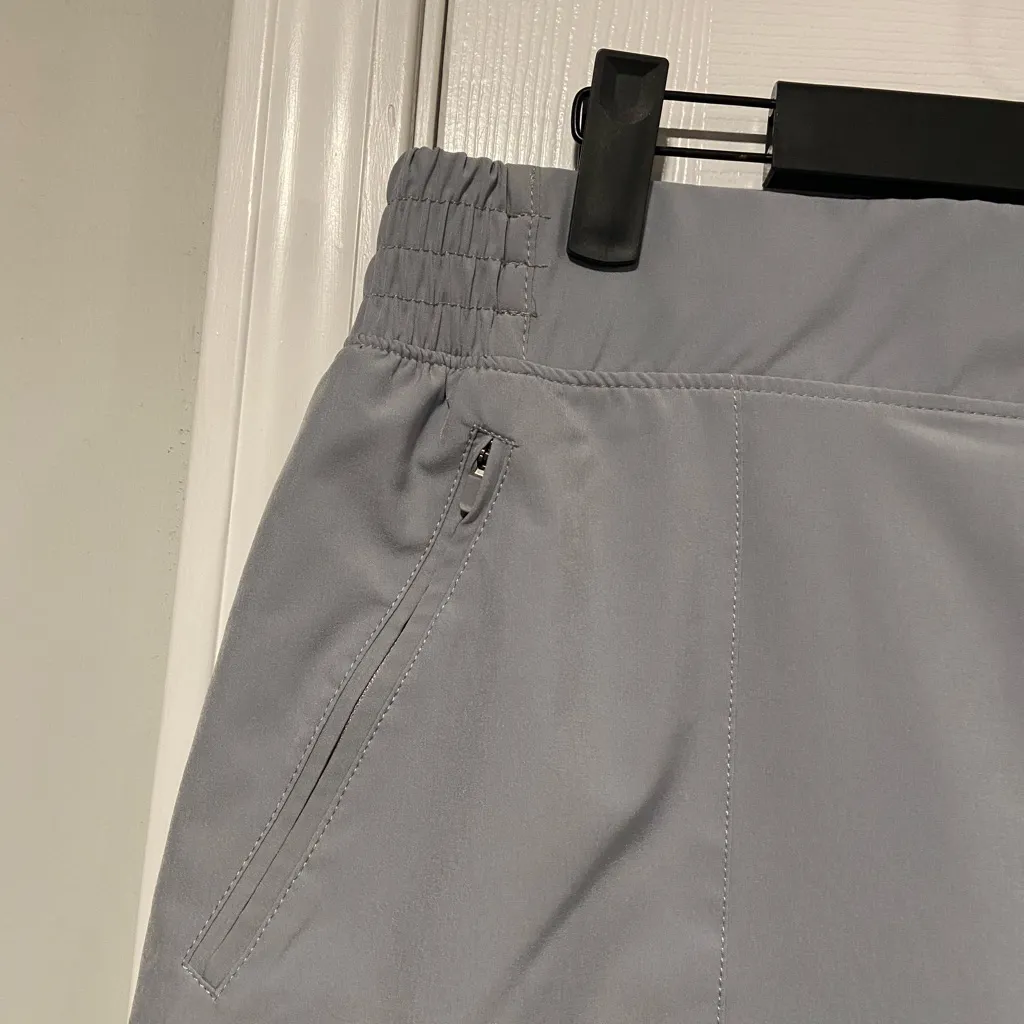 River & Rose Size L Gray Athletic Skirt Built In Shorts Skort Zip Pockets Size L - Image 2