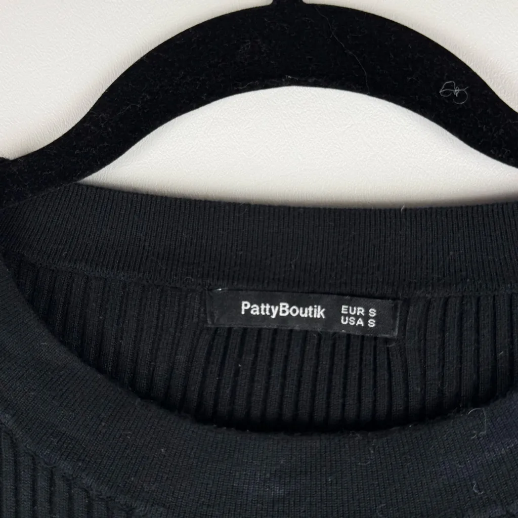 🖤 PattyBoutik Black Ribbed Button-Sleeve Bodycon Dress - Image 4