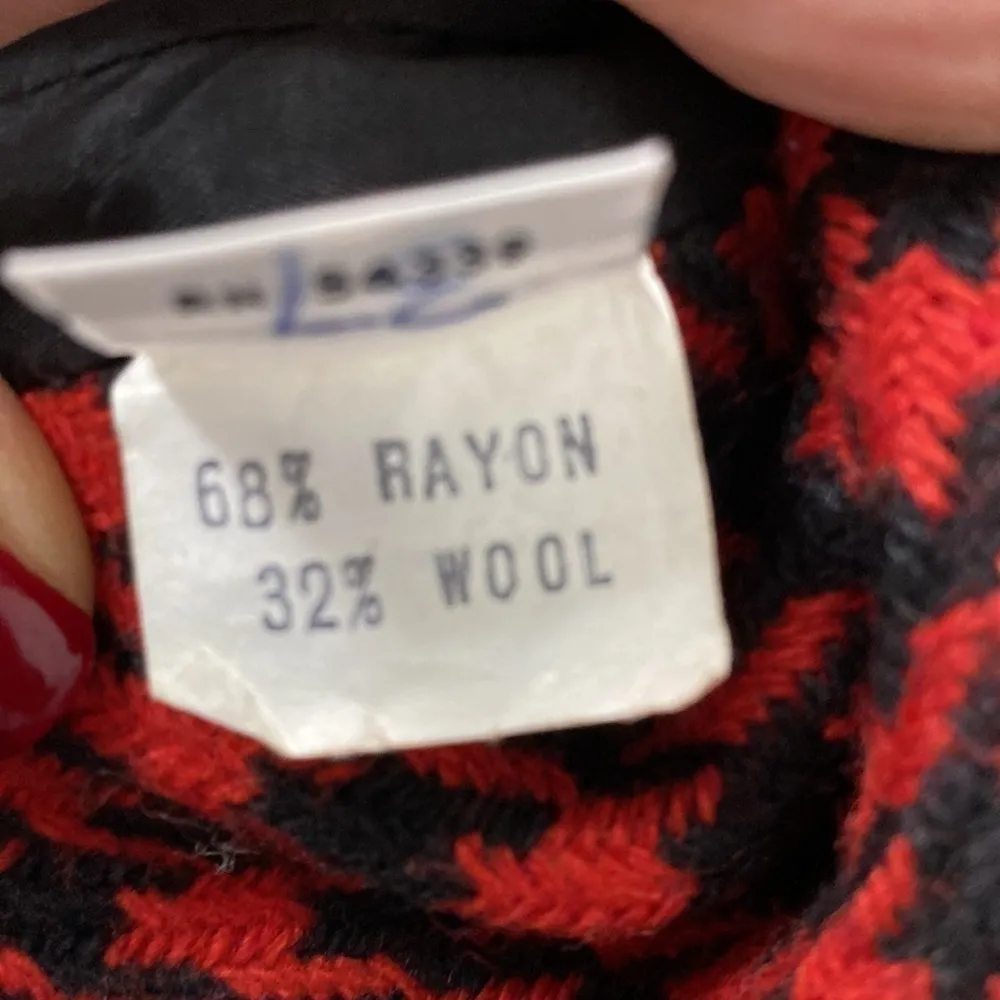 Gianni wool blend red and black plaid jacket/ blazer. Black velvet trim. Size 6P - Image 8