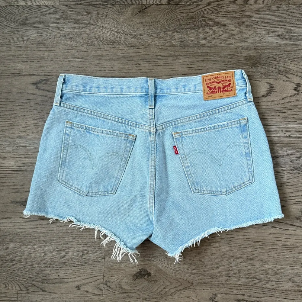Levi's 501® Original Fit High Rise‎ Women's Shorts Size 30 Ojai Frost Light Wash - Image 5