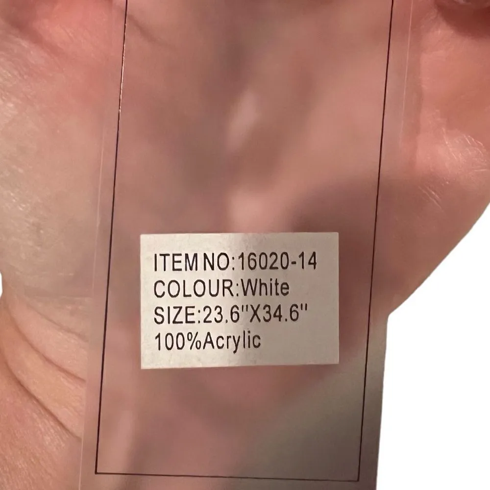 NWT white acrylic pullover wrap super soft - Image 4