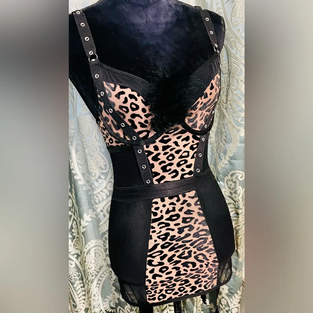 Leopard Print Bustier Size S Garter Slip Black Feather Accent  Mesh Adjustable - Image 2