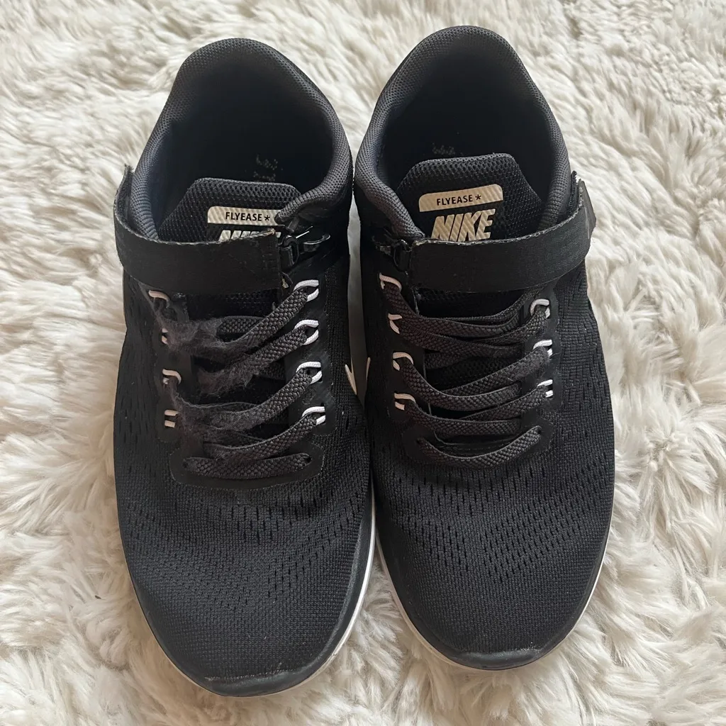 Nike revolution 6 flyease size 6 running trainer sneakers - Image 2