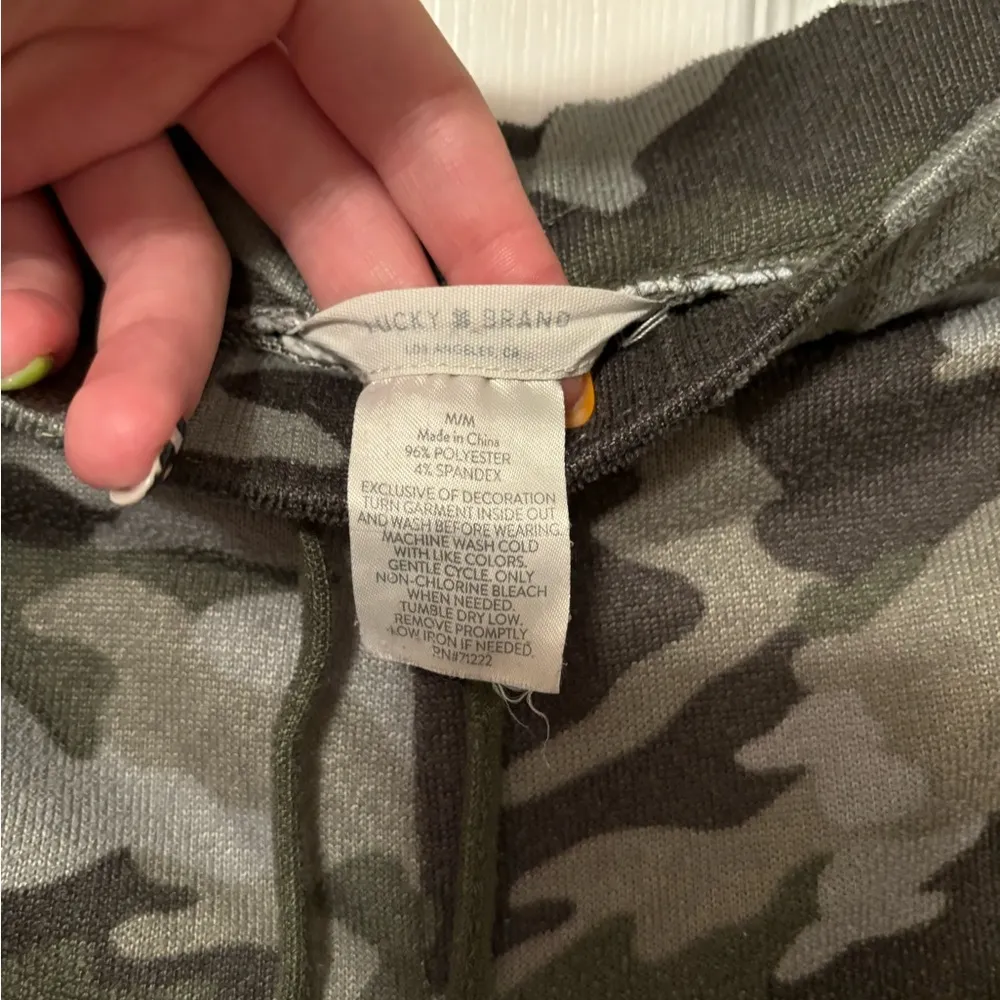 Lucky Brand Camouflage Pajama Set. Tank top and shorts. Size medium - Image 6