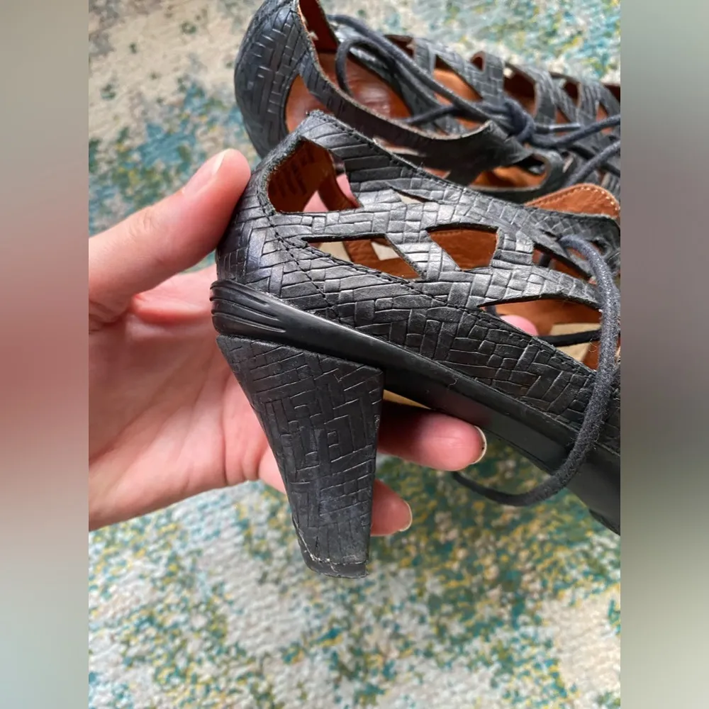 Gentle Souls black leather caged gladiator tie open heel sandals, size 7M - Image 13