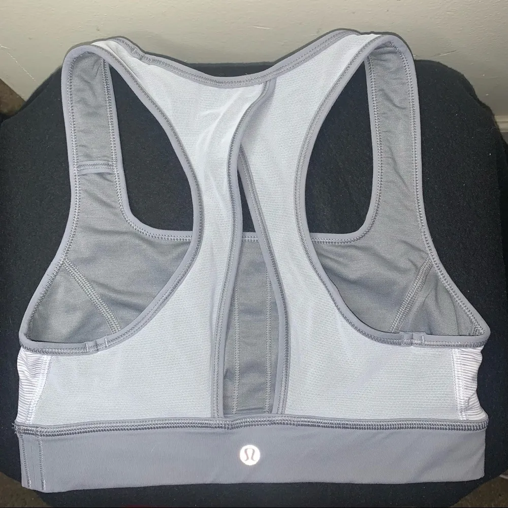 Lululemon Size 4 Sports Bra - Image 4