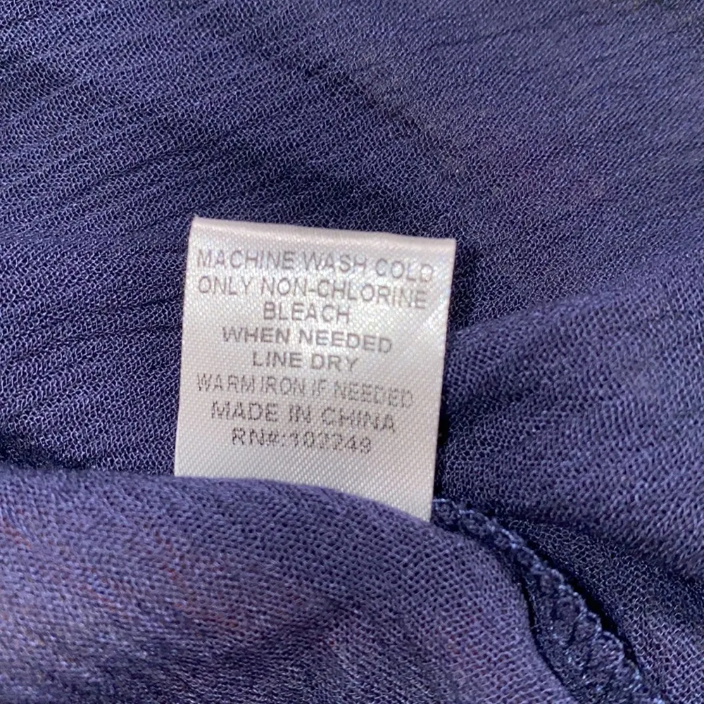 Skies Are Blue medium embroidered v-neck top - Image 10