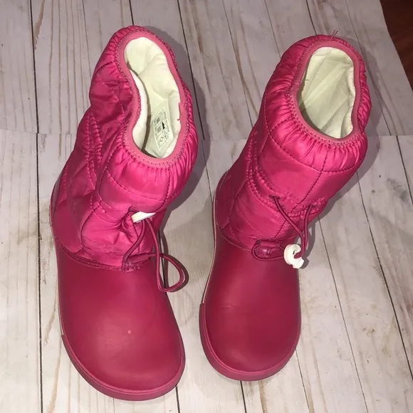 Crocs  pink snow boots - Image 3