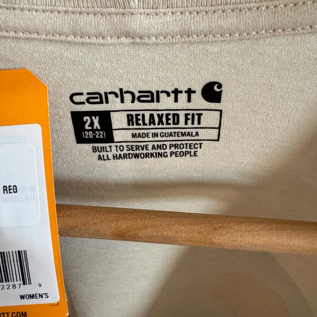 NWT Women’s Carhartt relaxed fit lightweight short sleeve graphic t-shirt, 2X - Image 4