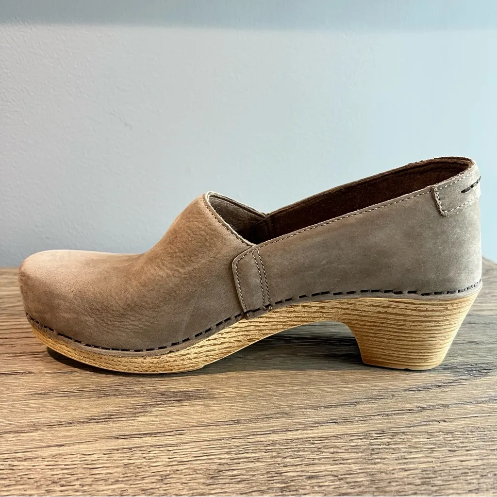 Dansko Mavis Nubuck Leather Slip On Clogs Size EU 41 Comfort Shoes Taupe Tan - Image 6