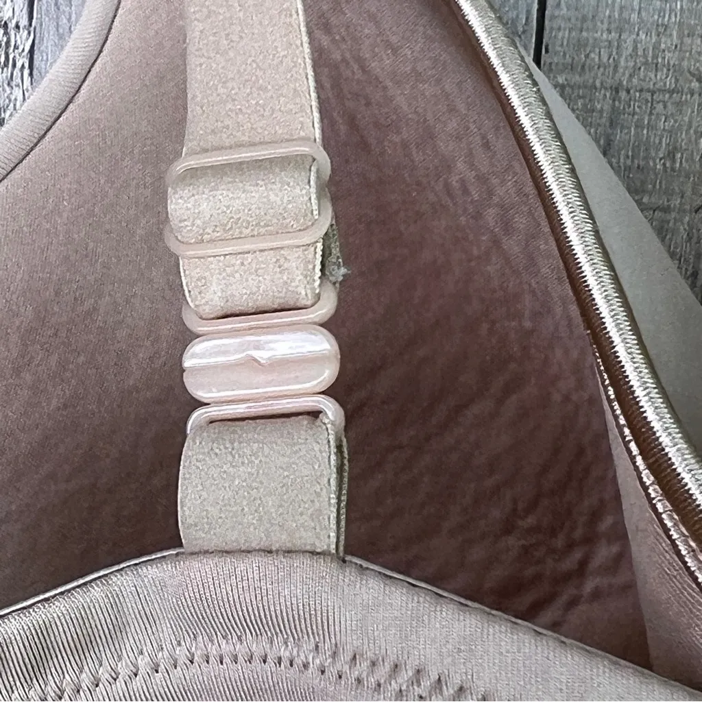 Vanity Fair Size 42 D Model 7233 S Slightly Padded No Wire Tan Bra Adj. Straps - Image 5