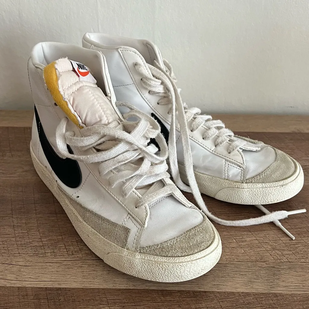 Nike  Women’s White High Top Blazers Size 10 - Image 2