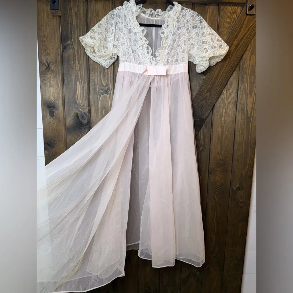 Vintage 60s Radcliffe Lingerie Cream Chiffon Peignoir Robe Petite Pink Size undefined - Image 3