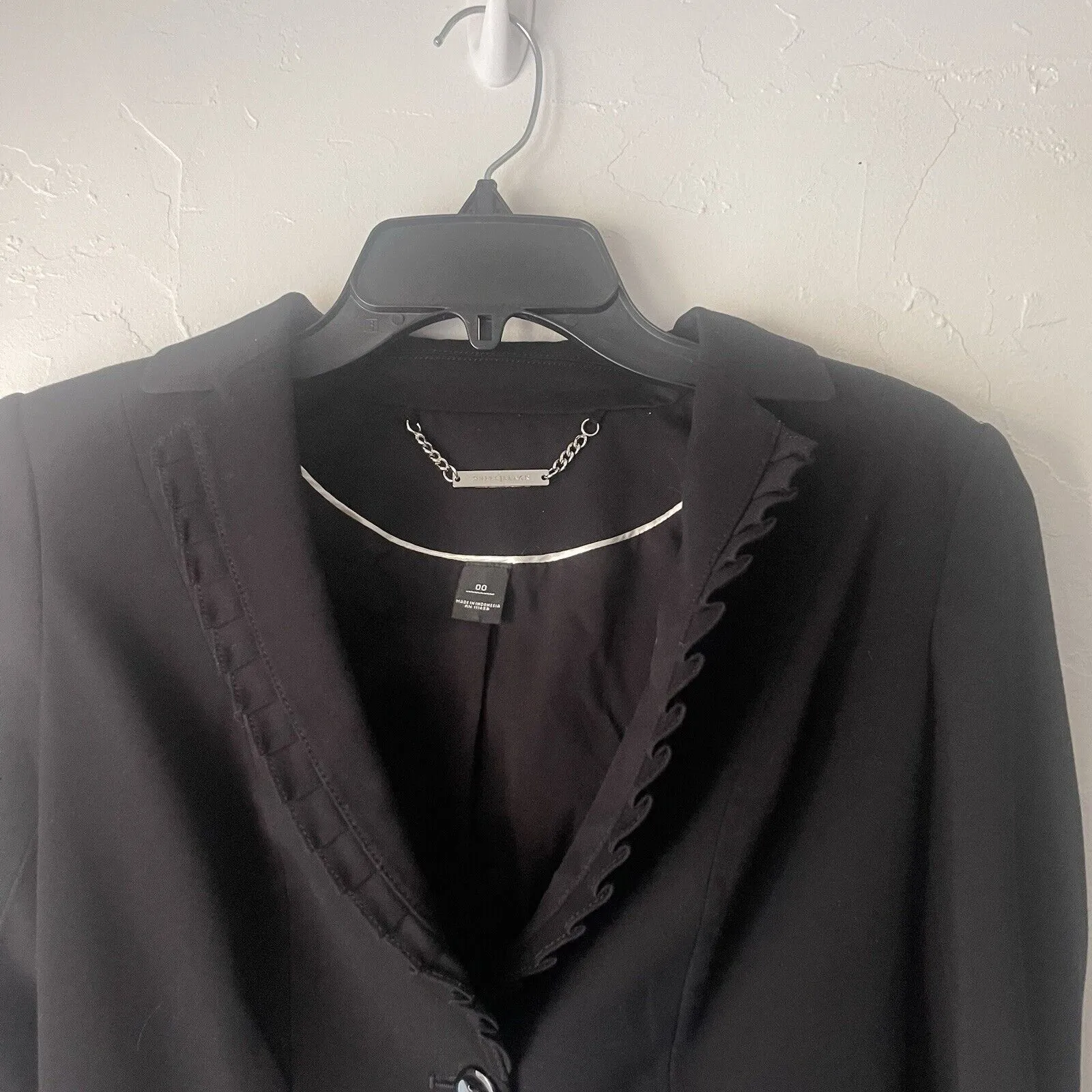 White‎ House Black Market Women's Size 00 Black Ruffle 2 Button Blazer Jacket - Image 3