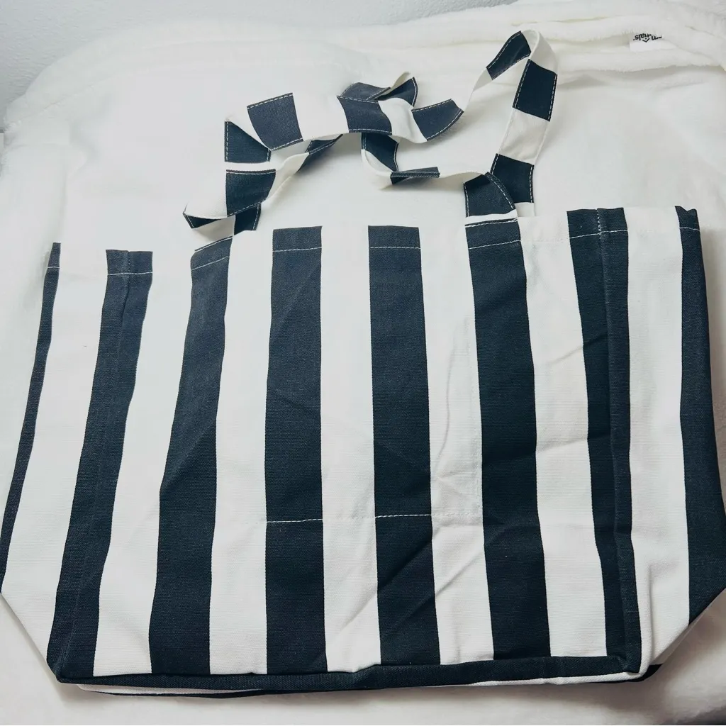 Kérastase Black and White Striped Tote Bag - Image 3