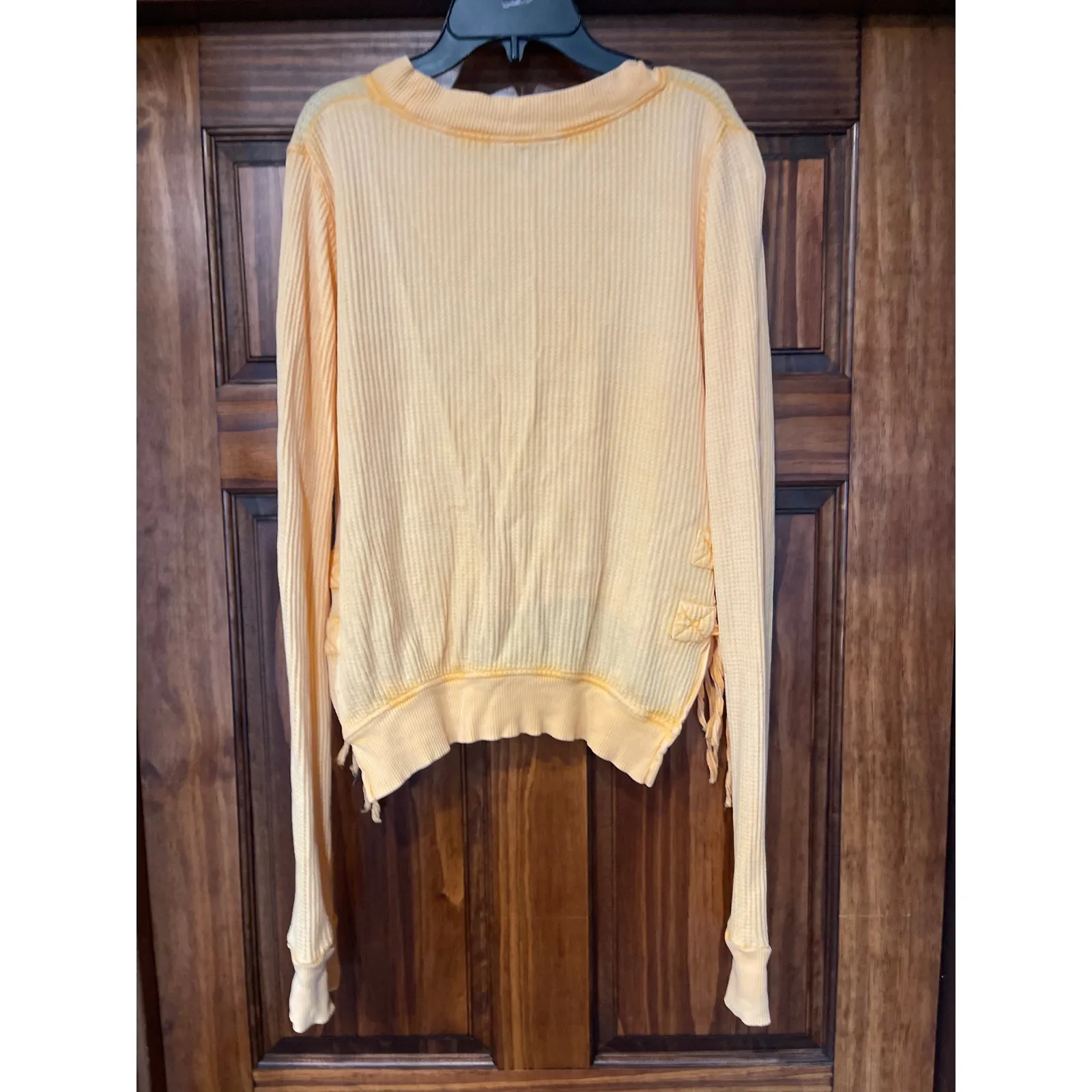 Free People One Cropped
Interlaken side ties thermal Top yellow sz small - Image 7