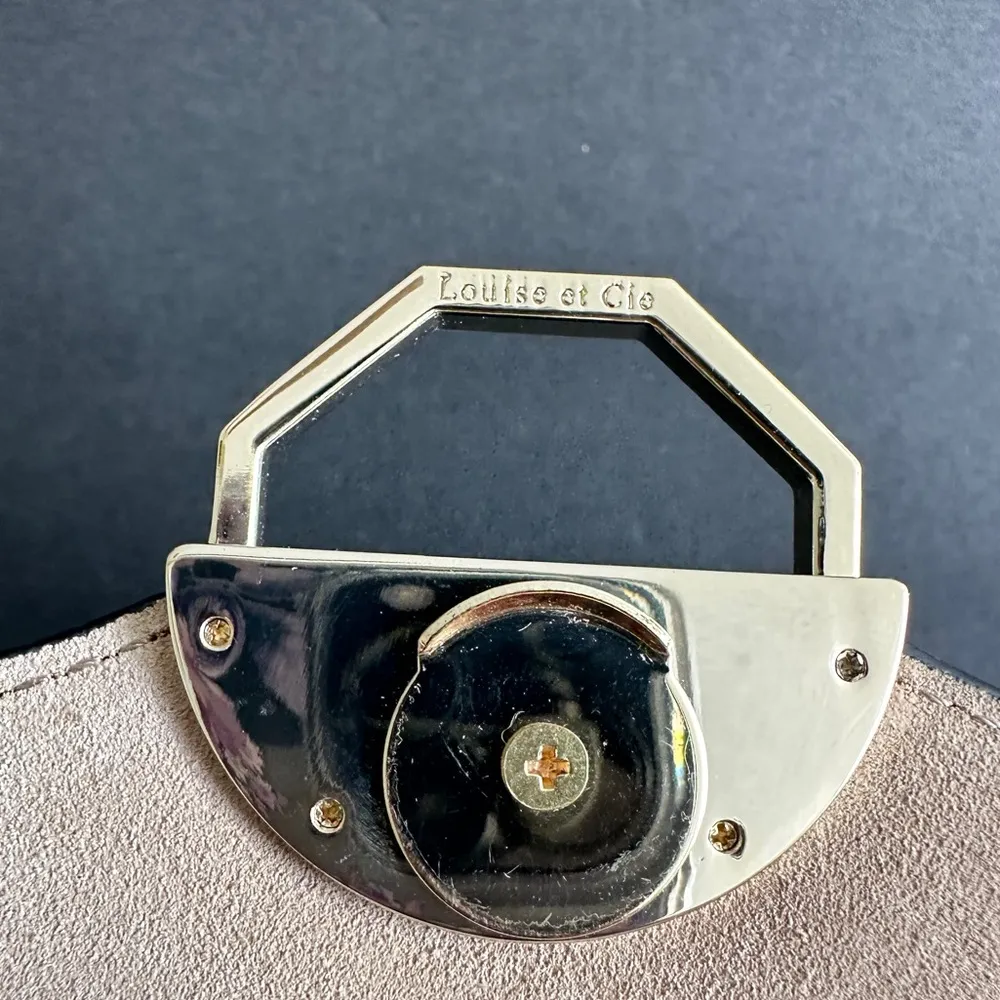 Sonye Large Tote Bag
Textured Stripes Black and White - Image 9