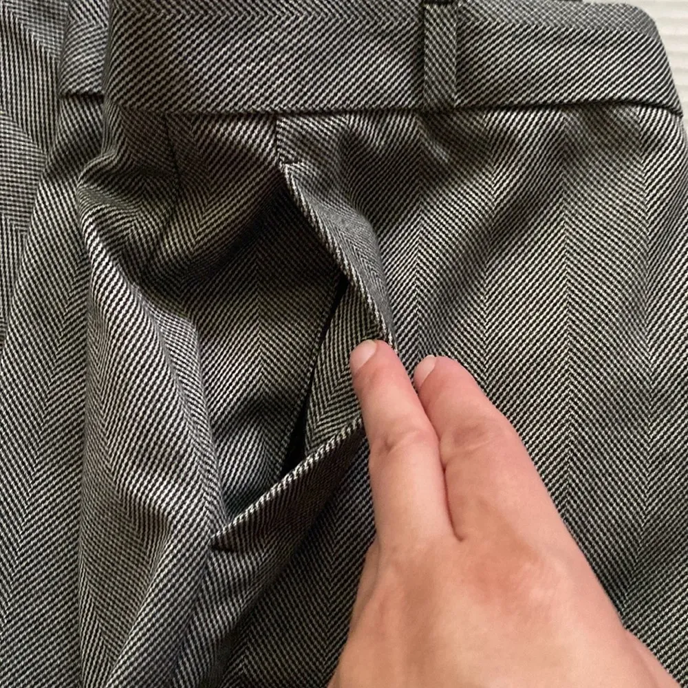 Banana Republic Logan black houndstooth check trousers dress pants, size 6 - Image 2