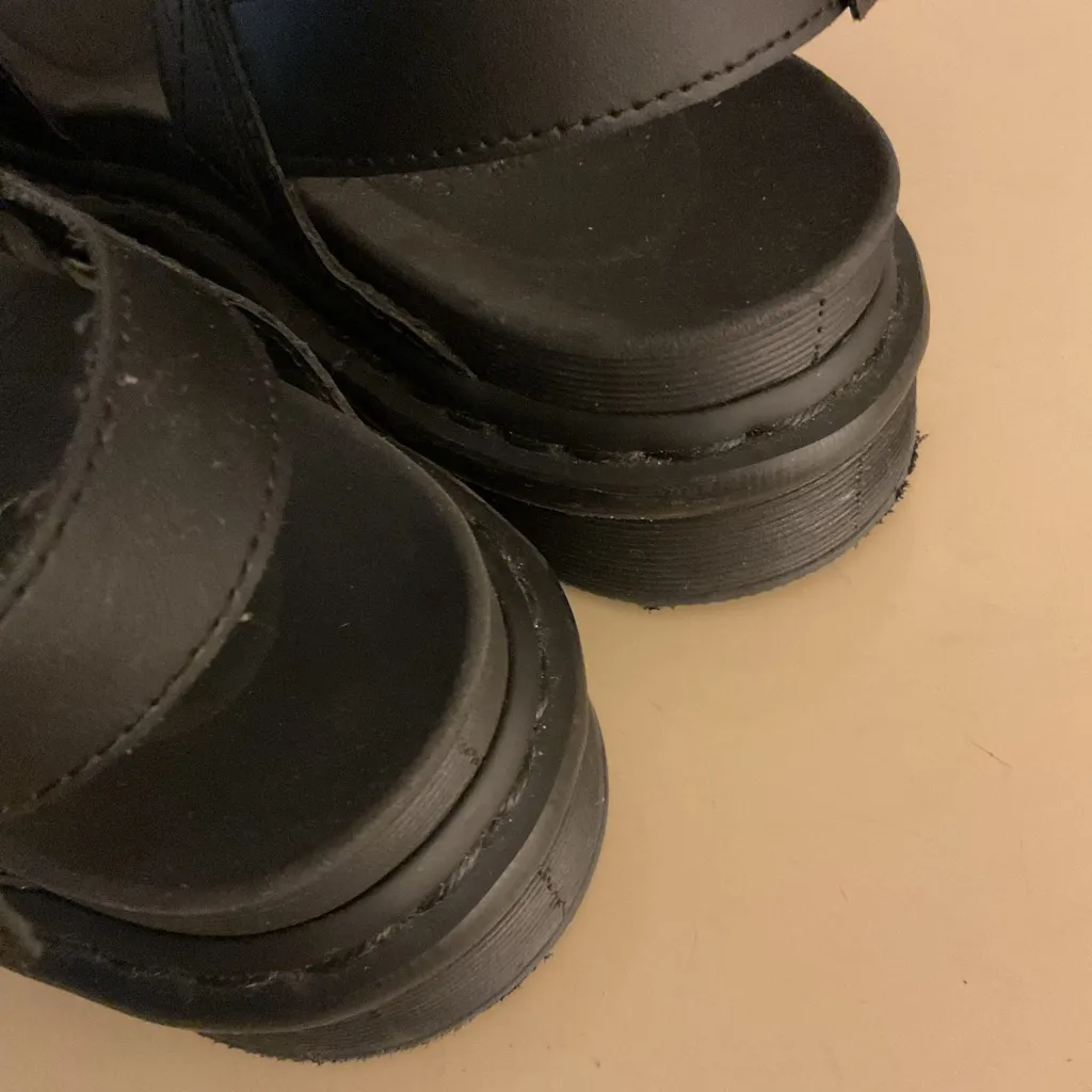 Dr. Martens women’s  Black Leather platform Voss Sandals size 10 - Image 10