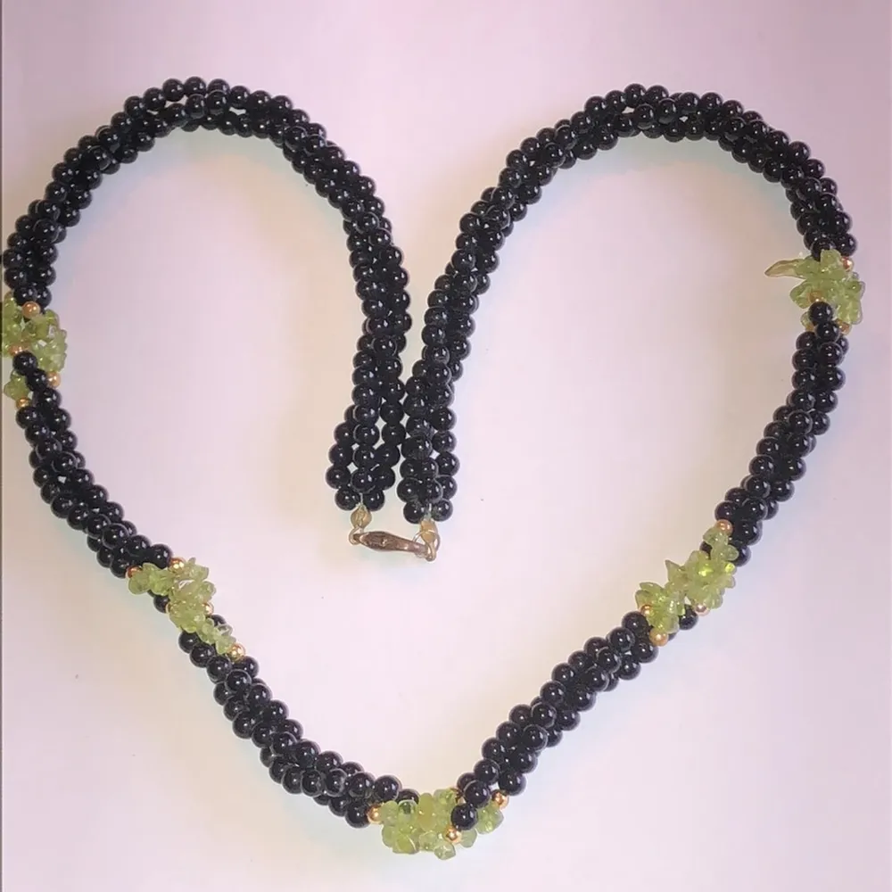 Black & Green Glass Beaded Twisted Boho Necklace - Image 2