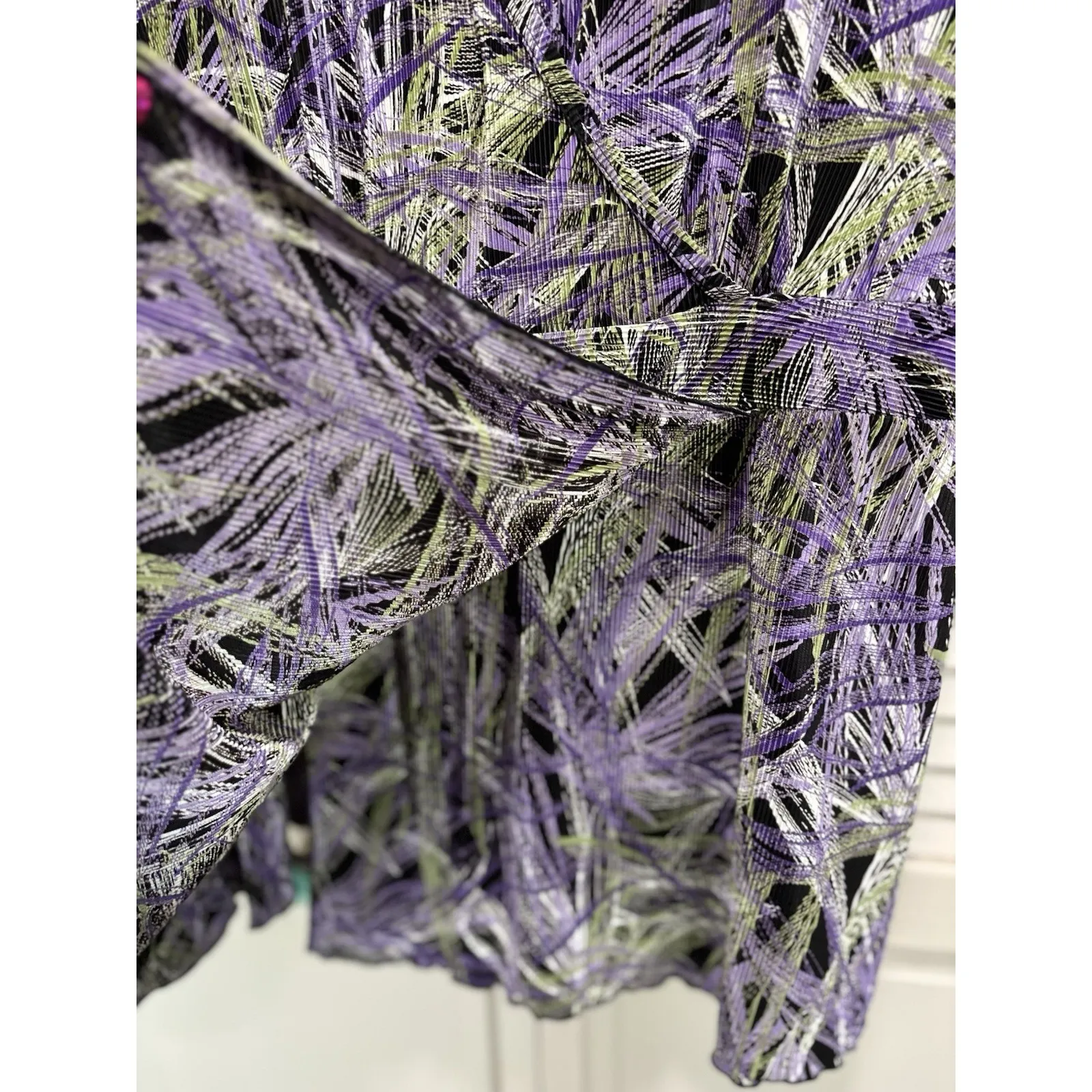 Dressbarn Purple/Green Abstract Chiffon Short Sleeve‎ V Neck Blouse Size 18/20 - Image 4