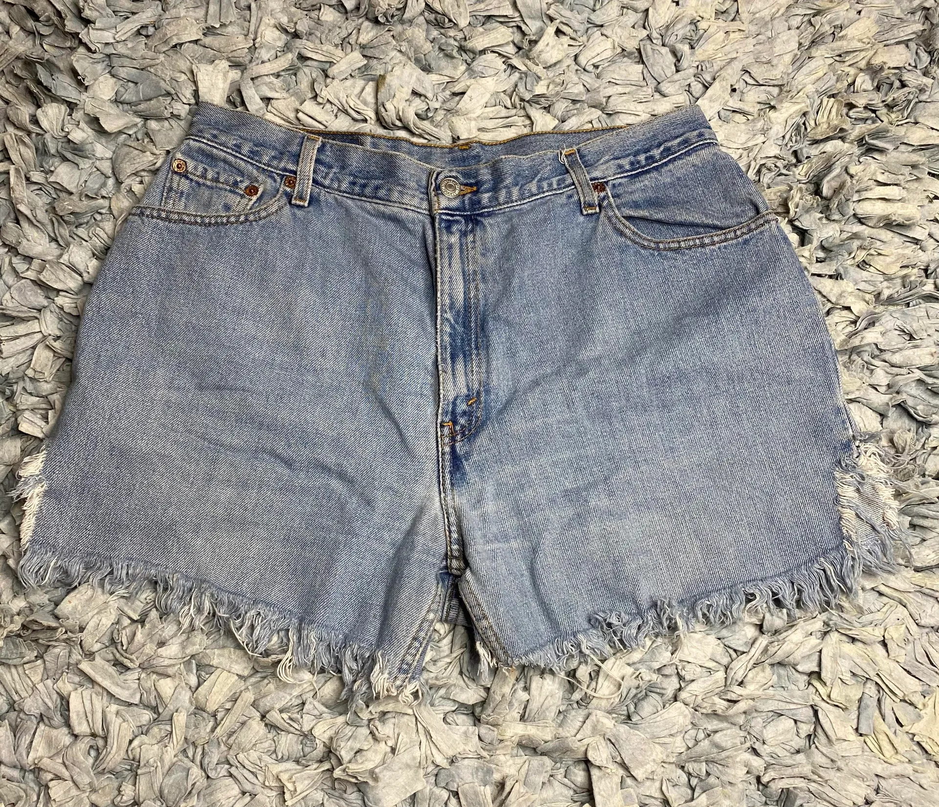 Levi’s light wash  shorts💙🤎 - Image 3